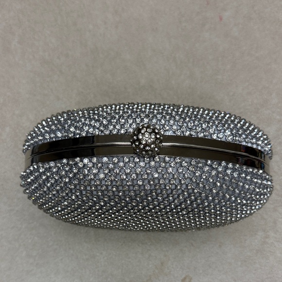 Elegant Silver Clutch (metal chain included) - Picture 2 of 6